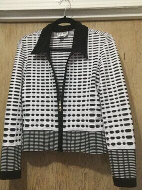 Joseph Ribkoff black and white zip front cardigan/jacket measures 19 pit to pit